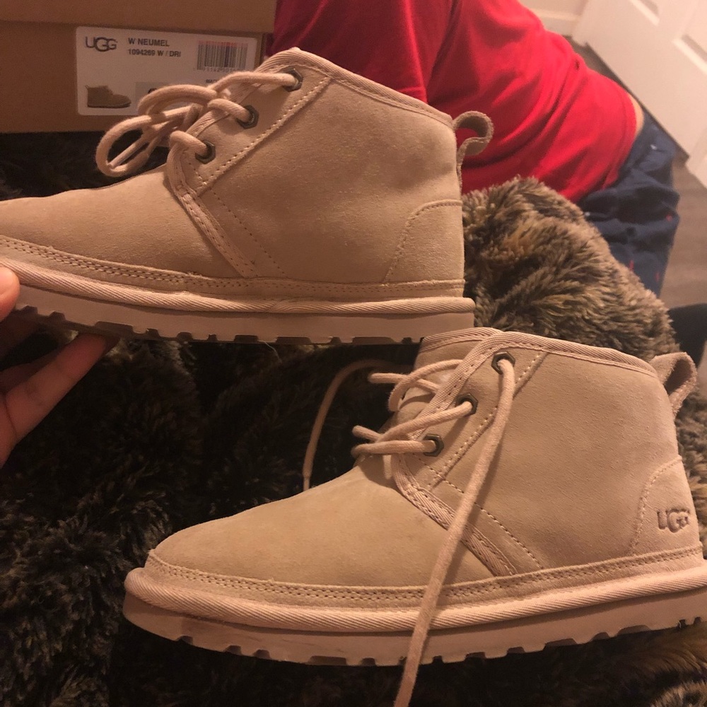 Women’s ugg shoes size 6